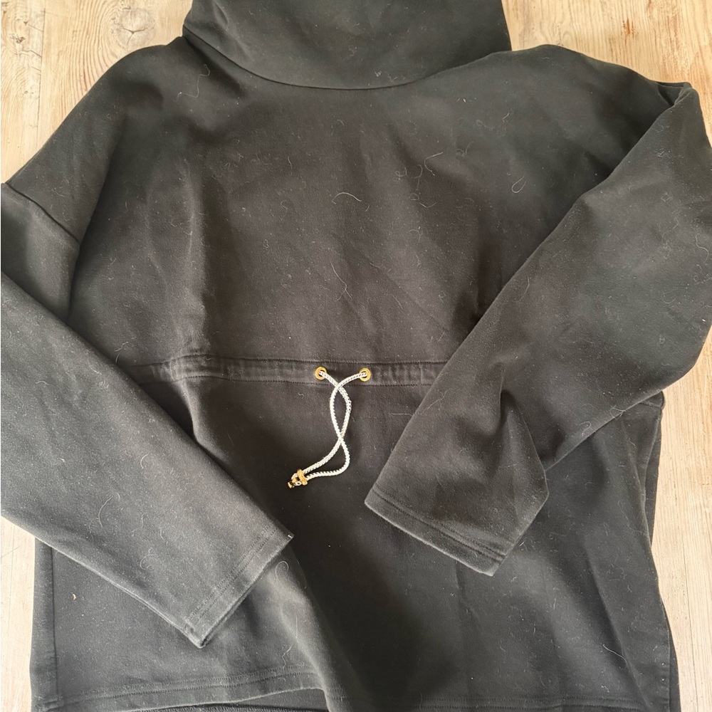 Varley black sweatshirt